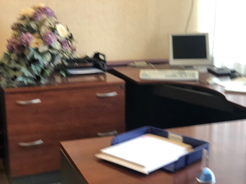 More Photos Of 18735 Ecorse Rd, Allen Park Office For Lease