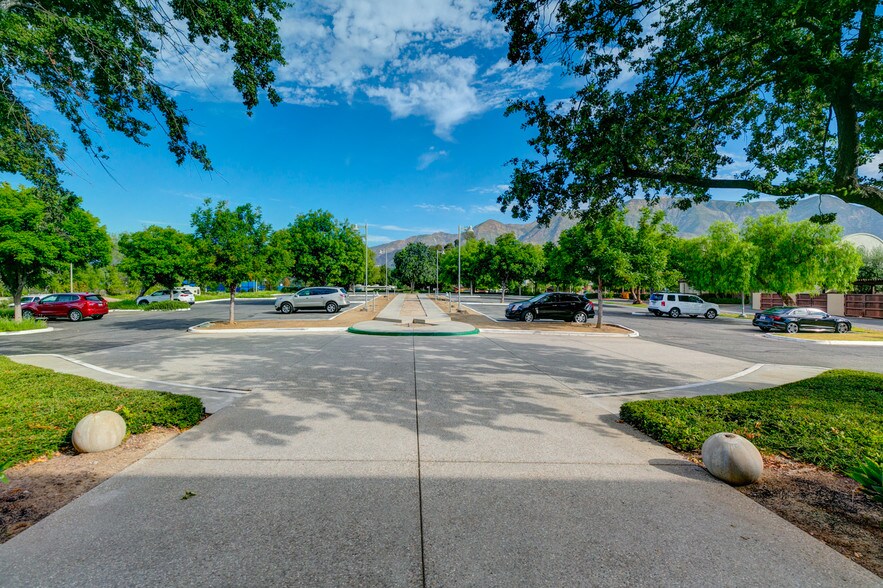 More Photos Of 417 Bryant Cir, Ojai Loft Creative Space For Lease