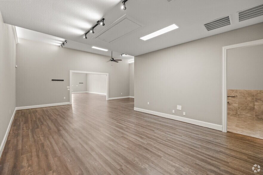 More Photos Of 8849 Davis Blvd, Keller Storefront Retail Office For Lease