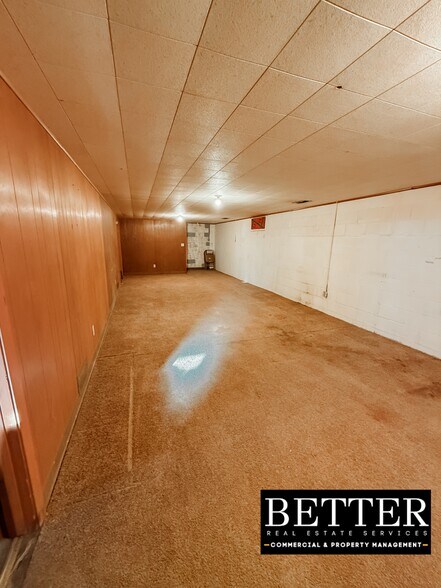 More Photos Of 3120 S Lincoln Ave, York Showroom For Sale