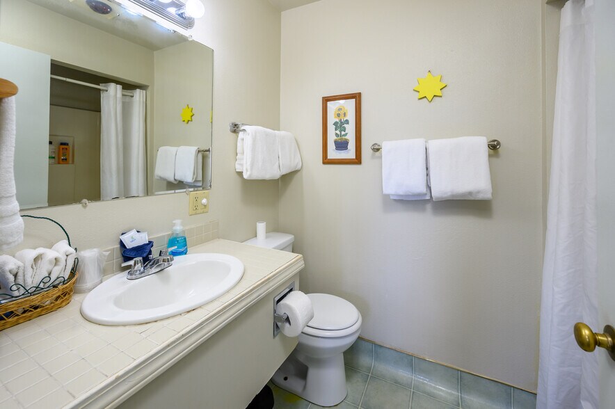 More Photos Of 109455 Highway 97 N, Chemult Hotel For Sale