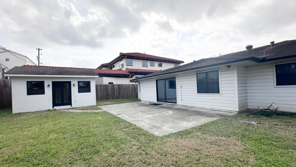 More Photos Of 4738 W. Alabama, Houston Loft Creative Space For Lease