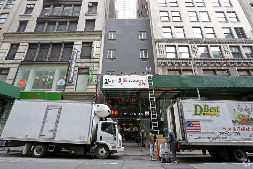 More Photos Of 9 W 32nd St, New York Apartments For Lease