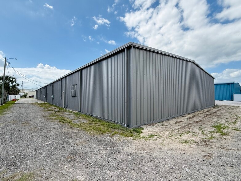 More Photos Of 11881 N 44th St, Clearwater Warehouse For Lease