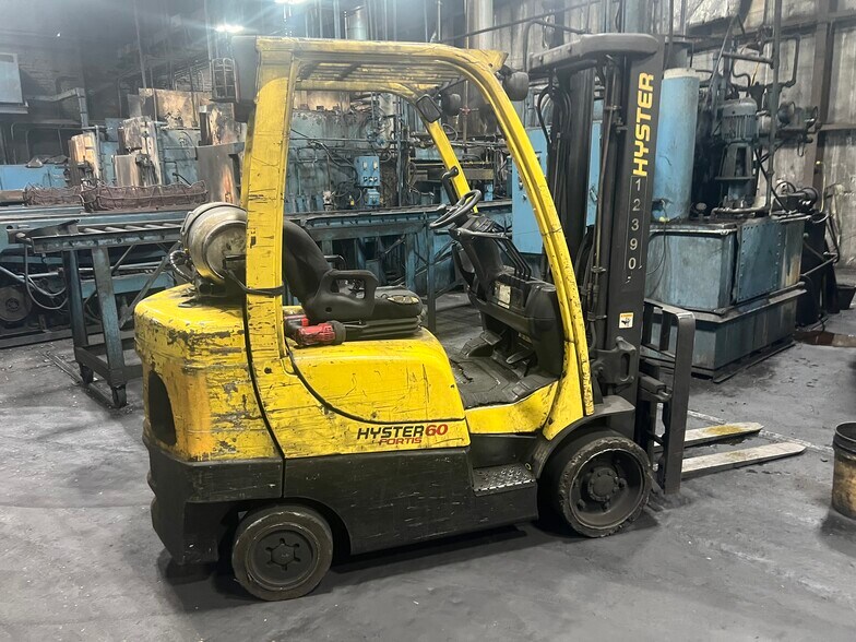 More Photos Of 400 S Gray St, Albany Manufacturing For Sale