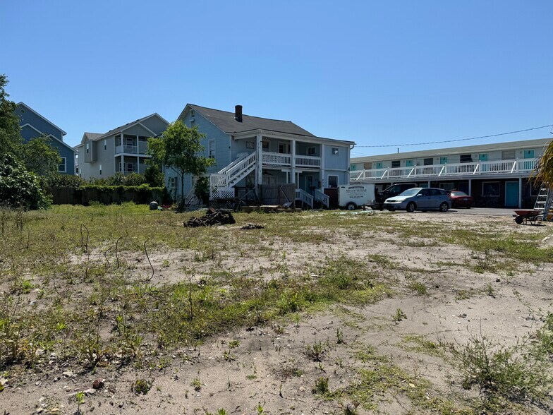 More Photos Of 213 Cape Fear Blvd, Carolina Beach Hotel For Sale