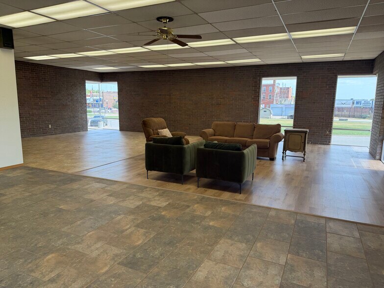 More Photos Of 117 W 7th Ave, Augusta Office For Lease
