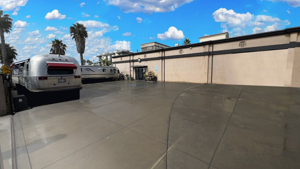 More Photos Of 302 Oceanside Blvd, Oceanside Service For Lease