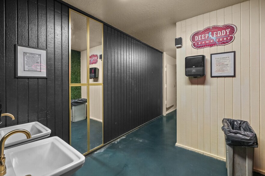 More Photos Of 5200 Doniphan Dr, El Paso Bar For Sale