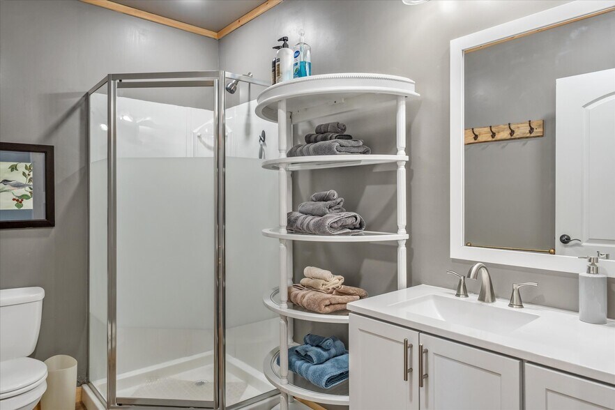 More Photos Of 906 S Main St, Lindale Light Distribution For Sale