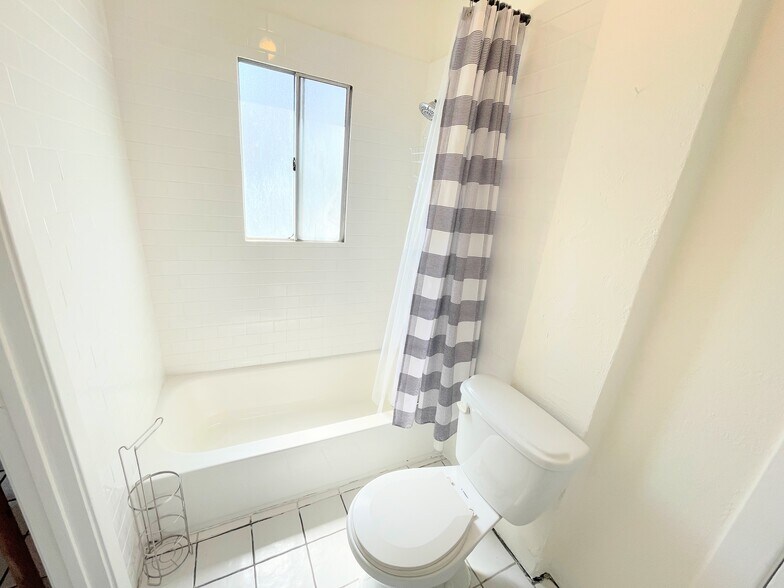 More Photos Of 901 N El Centro Ave, Los Angeles Apartments For Sale