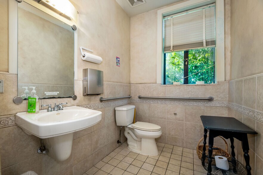 More Photos Of 107 Bank St, Grass Valley Storefront For Sale