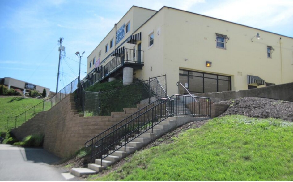 More Photos Of 1746-1754 N Highland Rd, Pittsburgh Freestanding For Lease