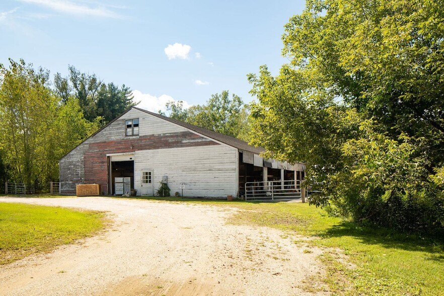 More Photos Of 403 Ashley Falls Rd, Canaan Freestanding For Sale