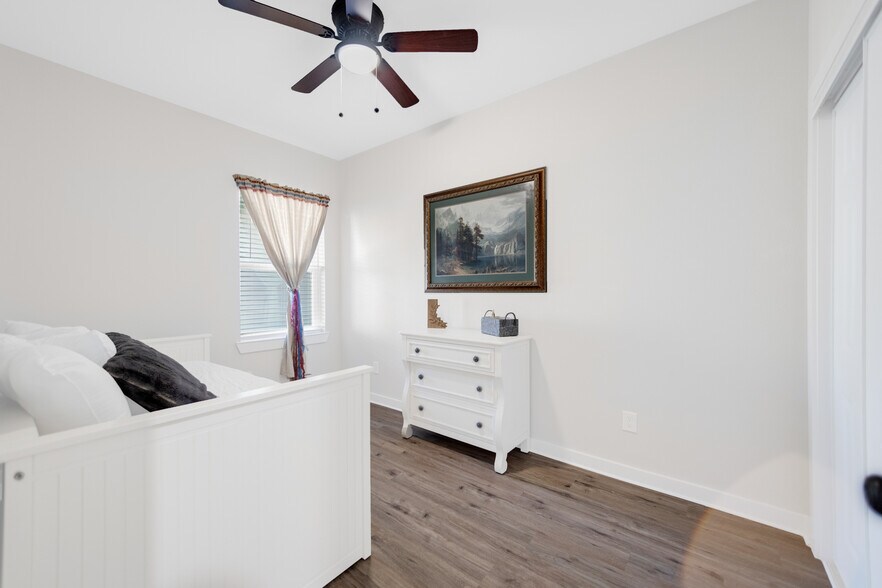 More Photos Of 10317 Lake Rd, Houston Apartments For Sale