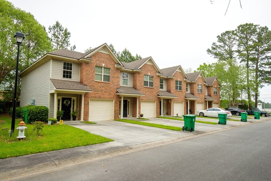 More Photos Of 3400 N Barack Obama Blvd, Valdosta Apartments For Sale