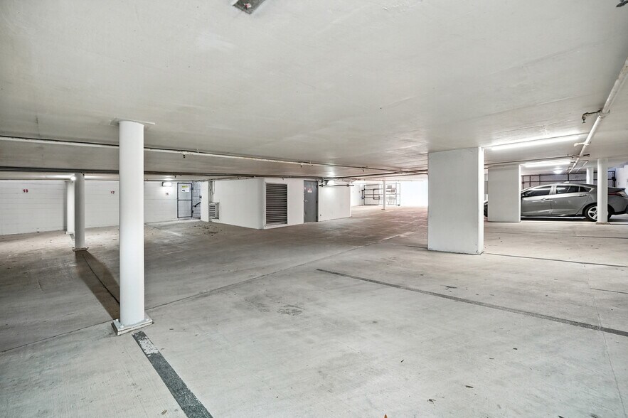 More Photos Of 24 N Market St, Jacksonville Office For Lease