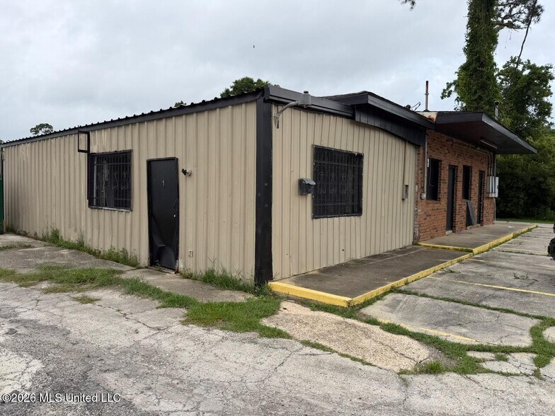 More Photos Of 5420 28th St, Gulfport Apartments For Sale