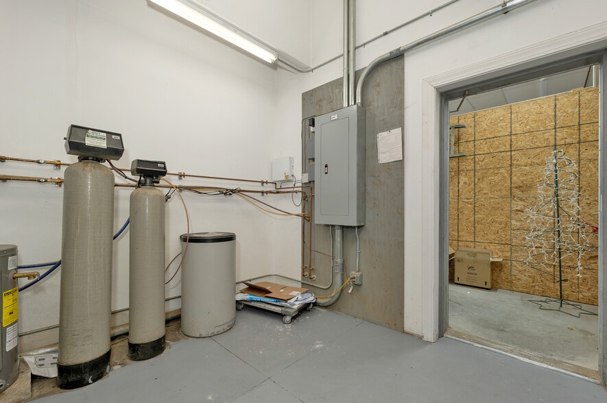 More Photos Of 1210 White Mountain Hwy, Ossipee Freestanding For Sale