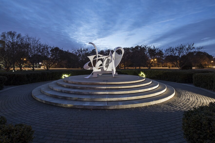 More Photos Of 240 Corporate Blvd, Norfolk Office For Sale