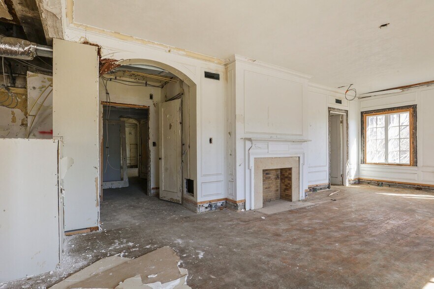 More Photos Of 1312 E Broad St, Columbus Apartments For Sale
