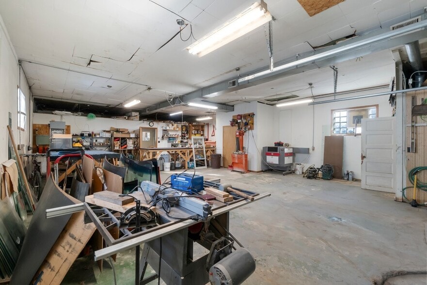More Photos Of 1004 5th Ave, Charles City Specialty For Sale