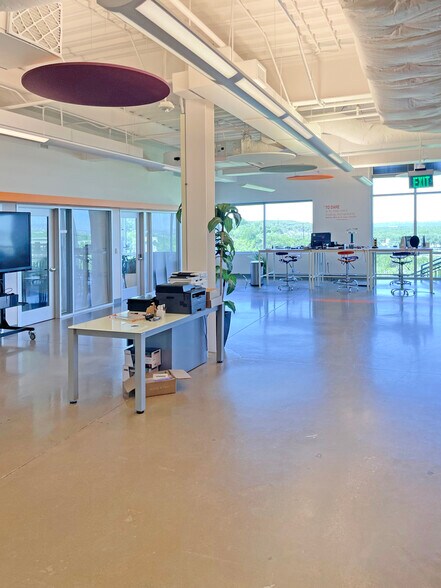More Photos Of 9225 Bee Caves Rd, Austin Office For Lease