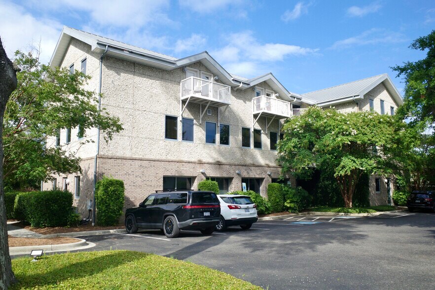 More Photos Of 2018 Eastwood Rd, Wilmington Office For Lease