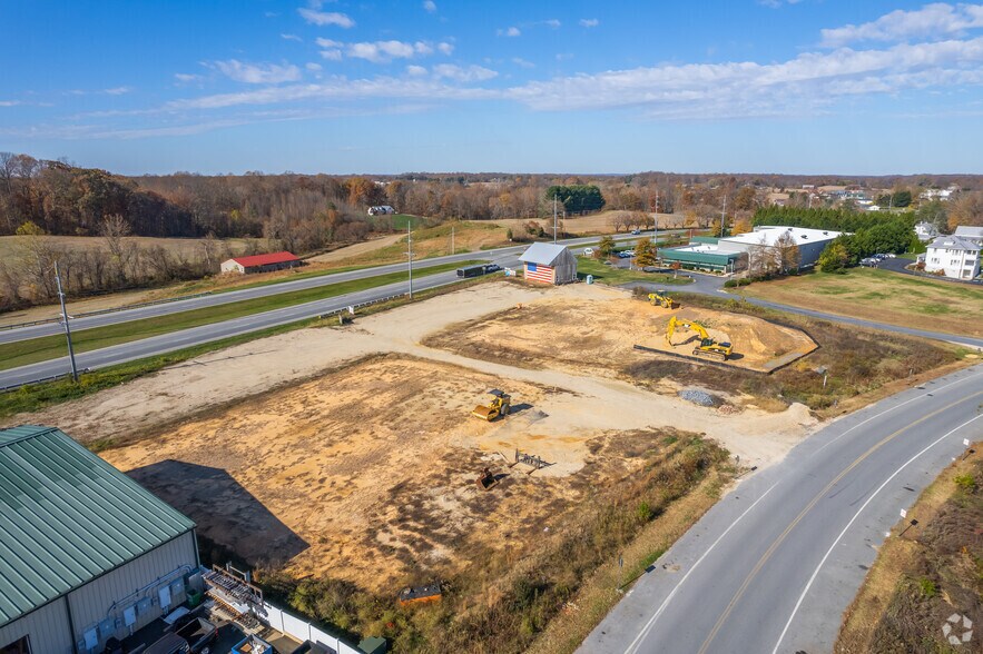 More Photos Of 7620 Meadow Run Ln, Owings Unknown For Lease