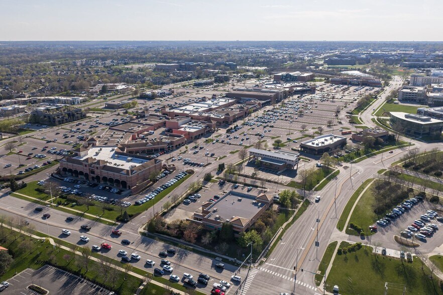 More Photos Of 4907-4917 Town Center Dr, Leawood Freestanding For Lease