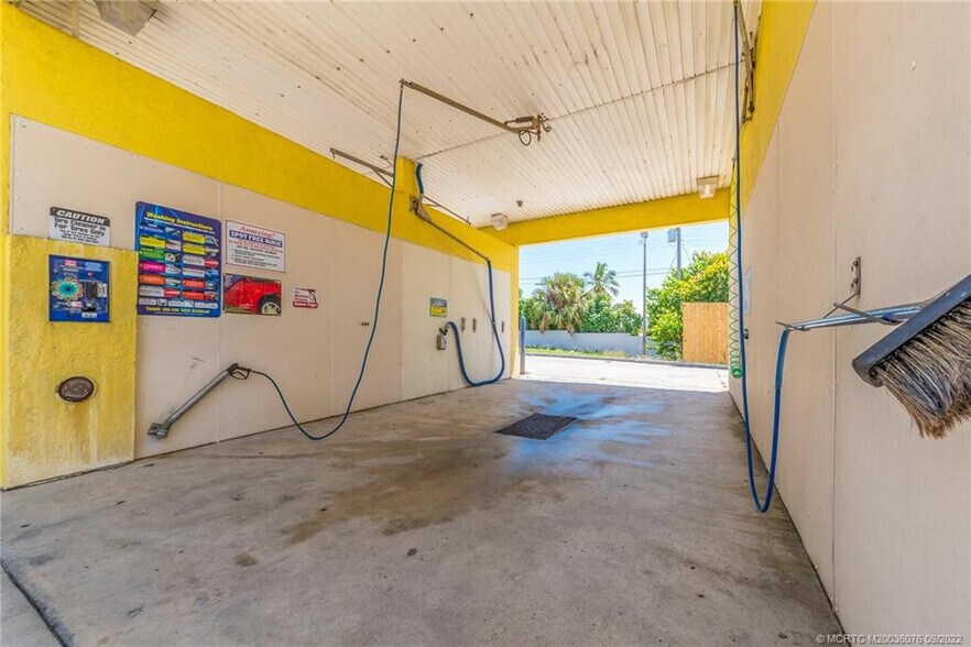 More Photos Of 1630 NE Jensen Beach Blvd, Jensen Beach Carwash For Sale