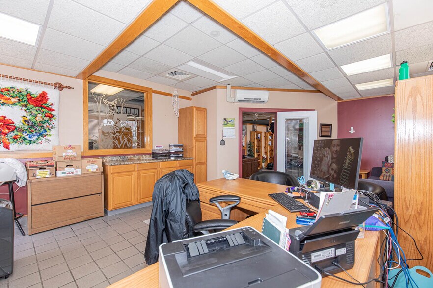 More Photos Of 1630 Commercial St, Warsaw Restaurant For Sale
