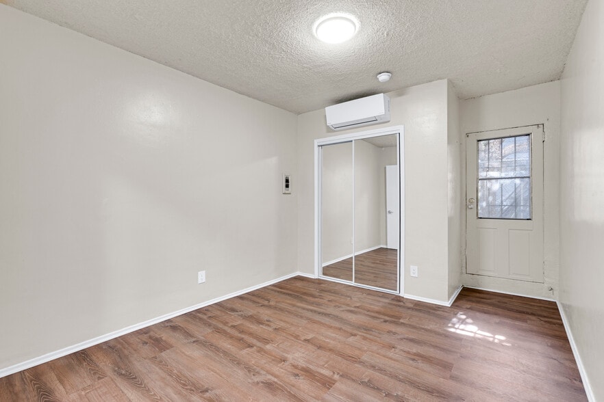 More Photos Of 1143 W 28th St, Los Angeles Multifamily For Sale