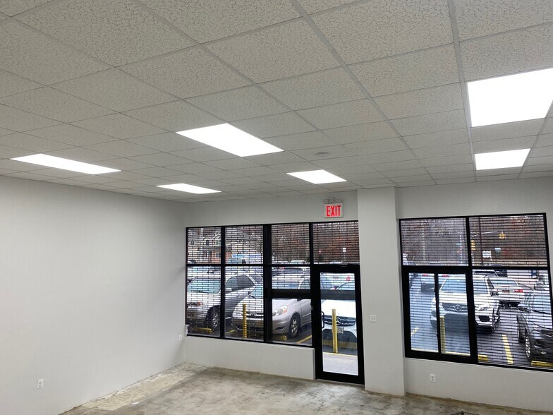 More Photos Of 5840 Amboy Rd, Staten Island General Retail For Lease