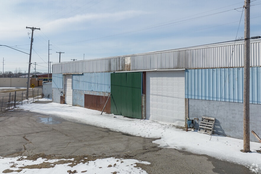 More Photos Of 2517 6th St, Muskegon Warehouse For Lease