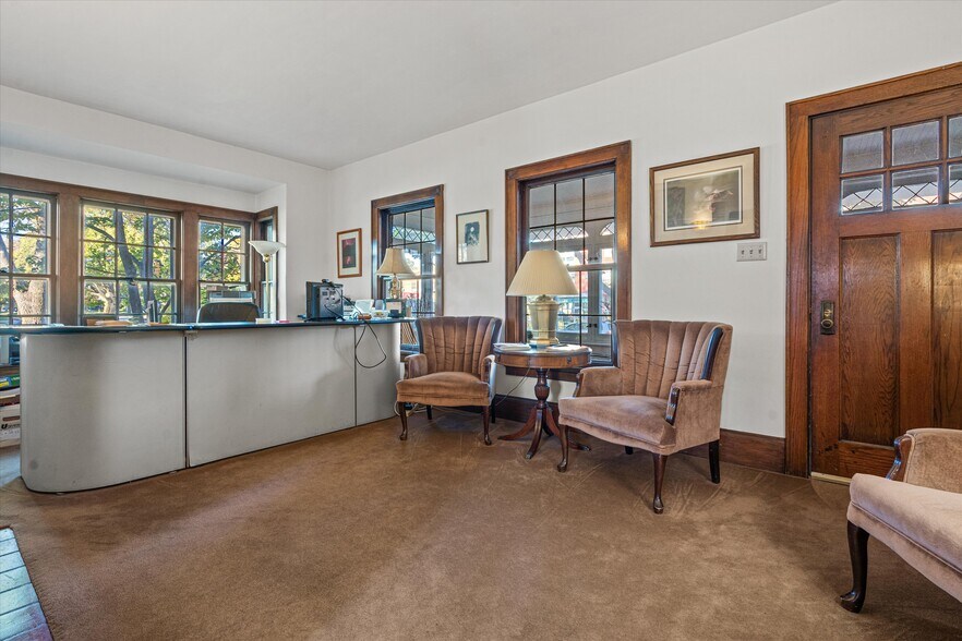 More Photos Of 2281 Swan Blvd, Milwaukee Office For Sale