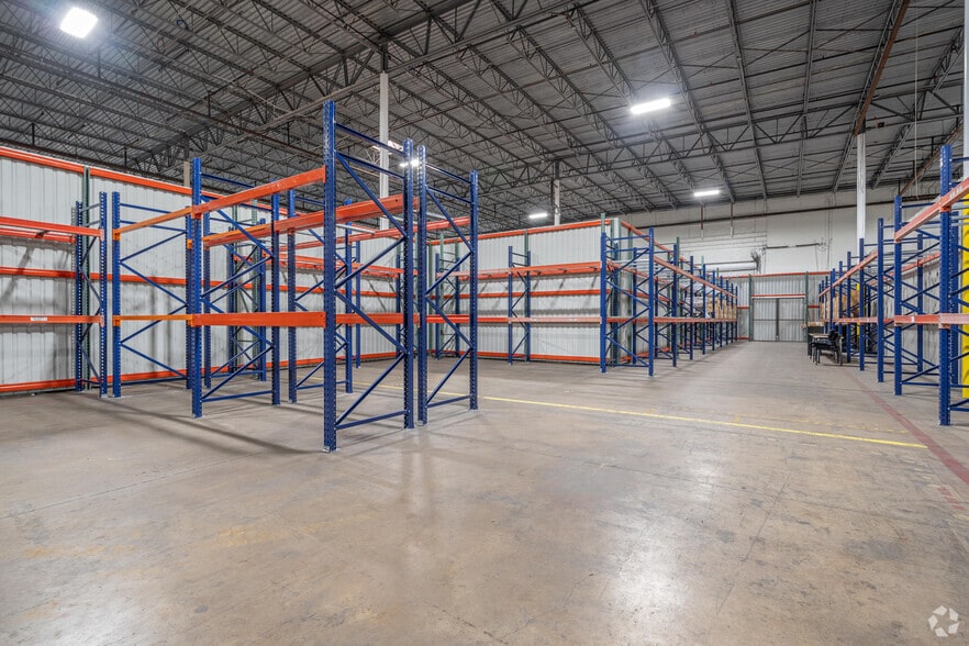 More Photos Of 7250 W 43rd St, Houston Warehouse For Lease