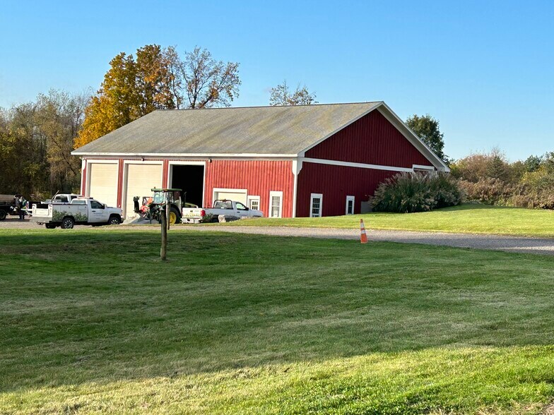 More Photos Of 6810 E Seneca Tpke, Jamesville Specialty For Sale