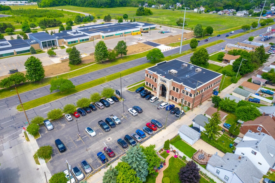 More Photos Of 6050 Greenfield Rd, Dearborn Medical For Lease