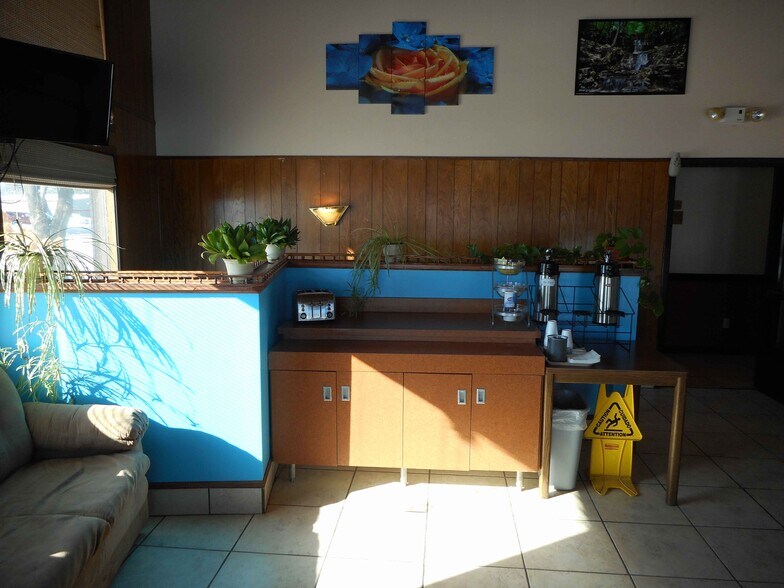 More Photos Of 325 Fire Monument Rd, Hinckley Hotel For Sale