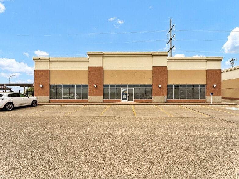 More Photos Of 2440 Division Ave NW, Medicine Hat Unknown For Lease