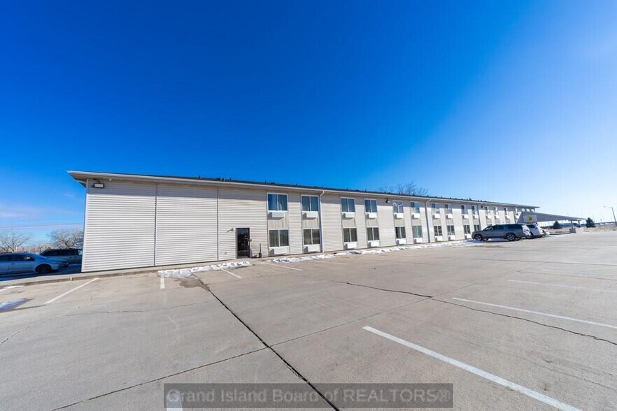 More Photos Of 3205 S Locust St, Grand Island Hotel For Sale