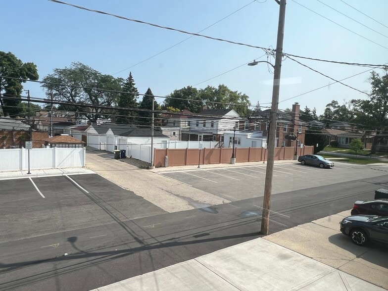 More Photos Of 7612 W North Ave, Elmwood Park Office For Lease