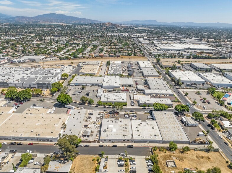 More Photos Of 425 Park Ave, San Fernando Warehouse For Sale