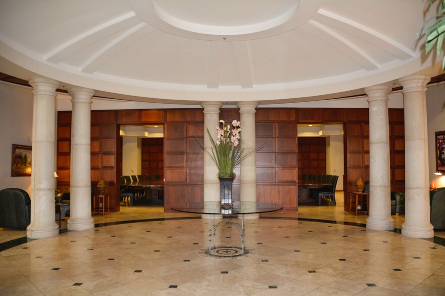 More Photos Of 1001 La Harpe Blvd, Little Rock Office For Sale