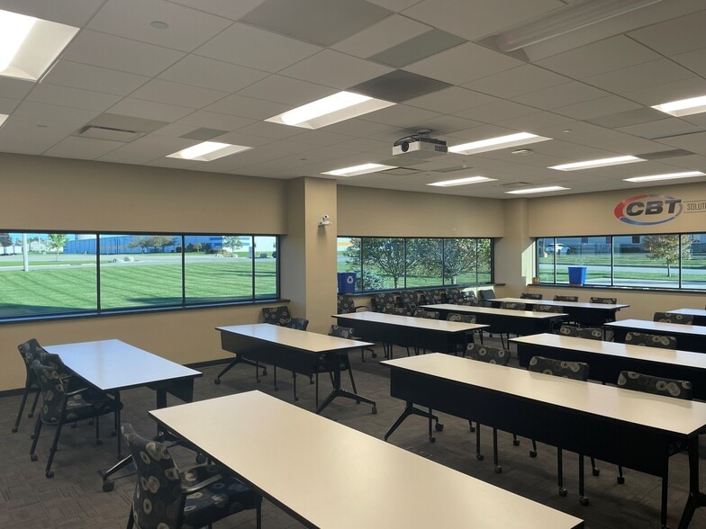 More Photos Of 301 Stolle Ave, Sidney Flex For Sale