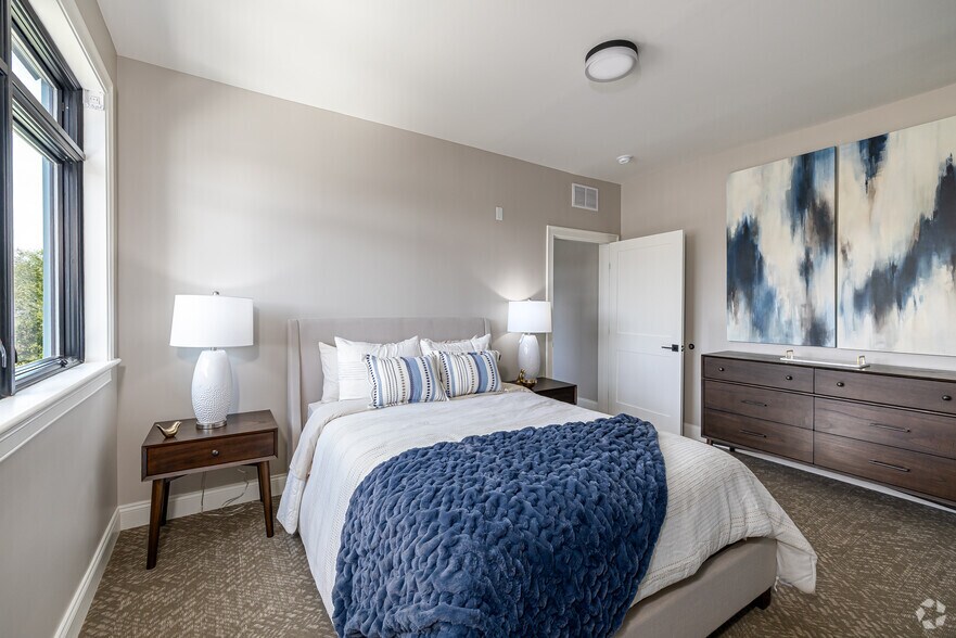 More Photos Of 920-924 Farmington Ave, West Hartford Apartments For Lease