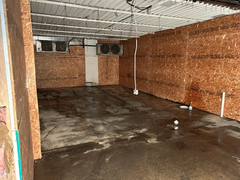 More Photos Of 1525 Adelaide St, Detroit Warehouse For Lease