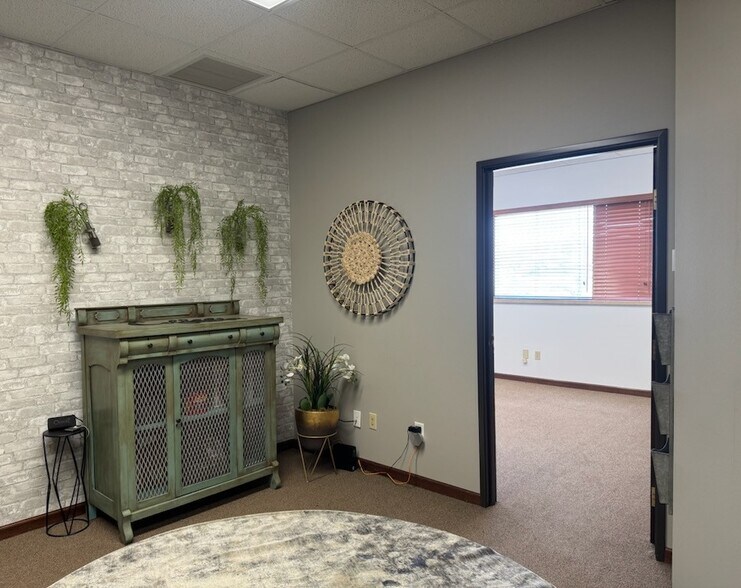 More Photos Of 3109 W 41st St, Sioux Falls Unknown For Lease