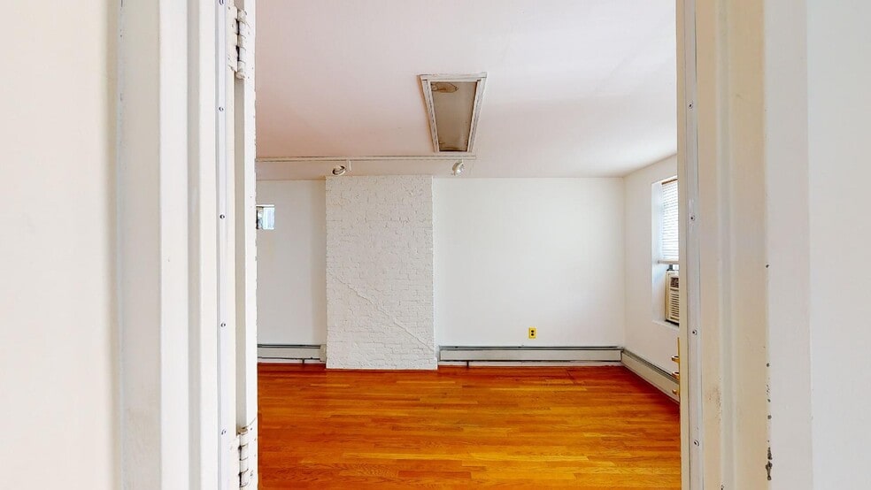 More Photos Of 51 Wooster St, New York Storefront Retail Office For Lease